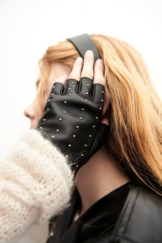 STUDDED LEATHER MITTENS