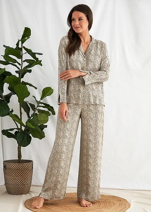 Pretty You London Studio Botanical Pyjama Set