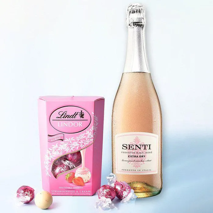 Lindt Strawberries & Cream Truffles & Senti 75cl Gift Set