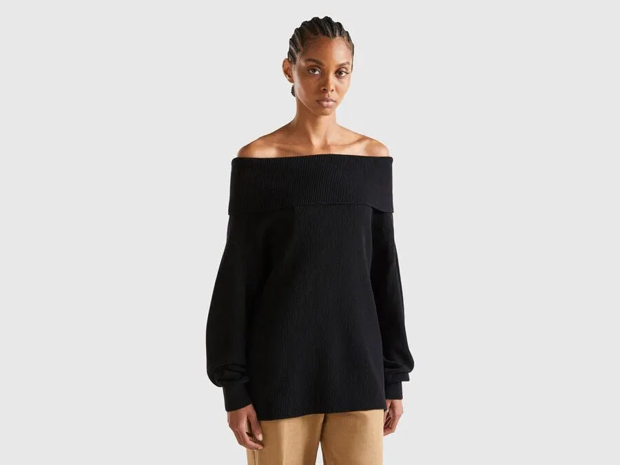 Sweater with bare shoulders