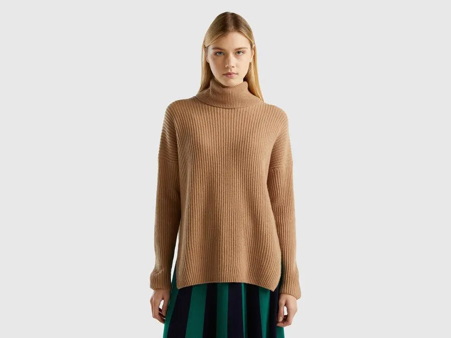 Turtleneck with wide collar