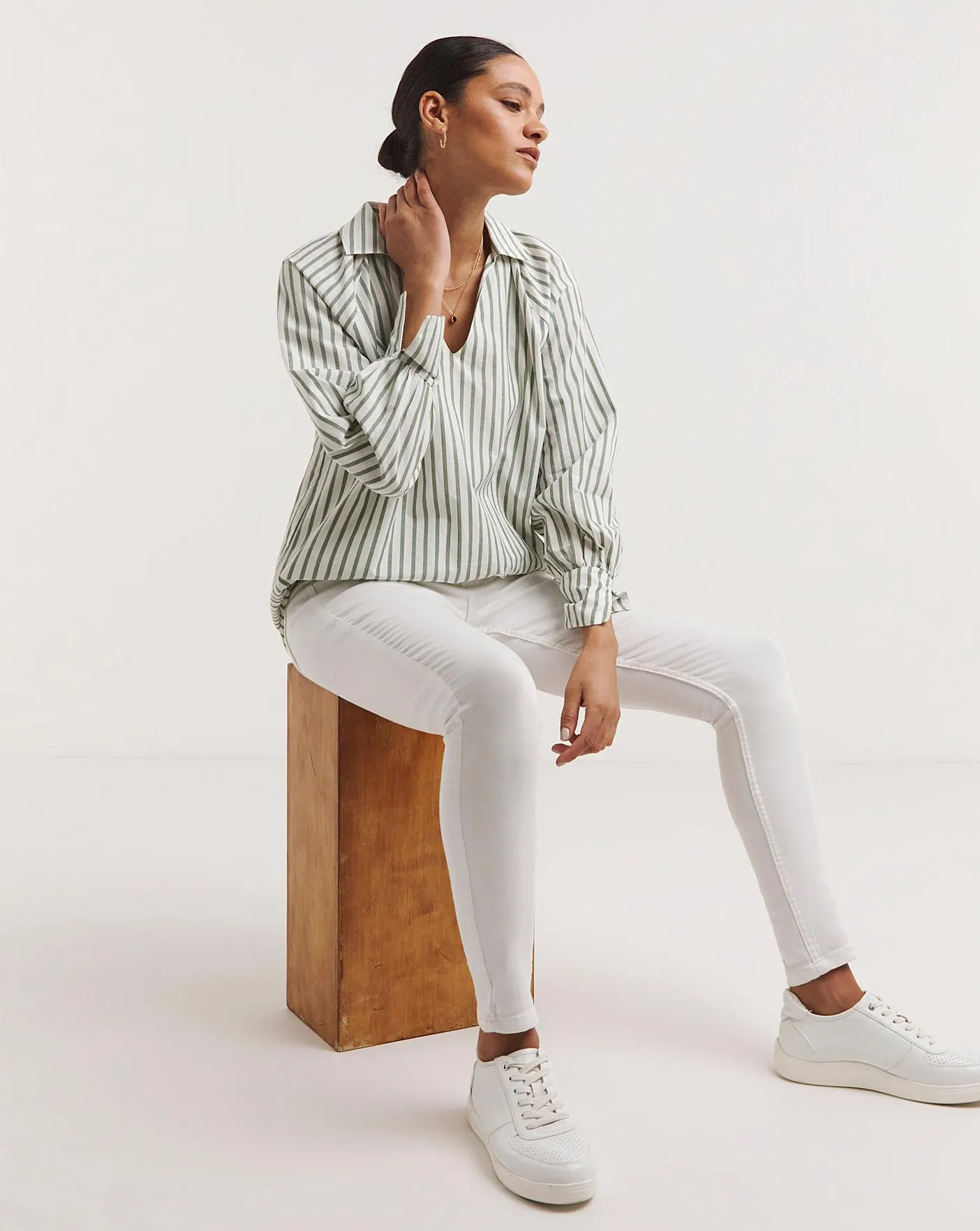 White 24/7 Skinny Jeans