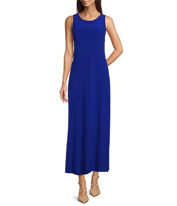 Sleeveless Keyhole Back Crew Neck A-Line Maxi Dress