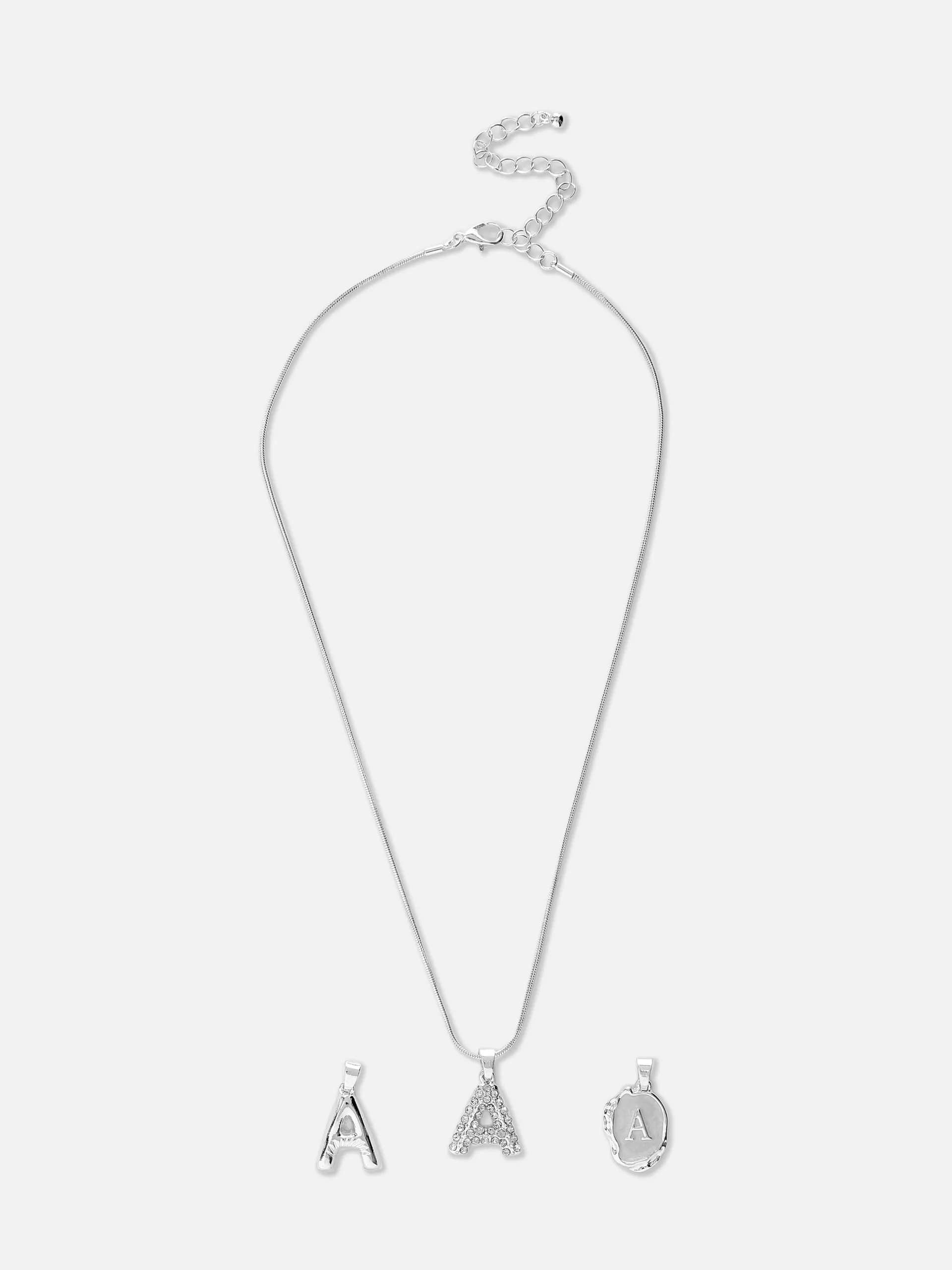 Colar pendentes iniciais múltiplos