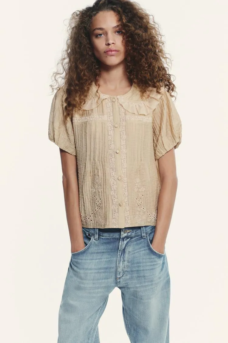 EMBROIDERED PETER PAN COLLAR SHIRT