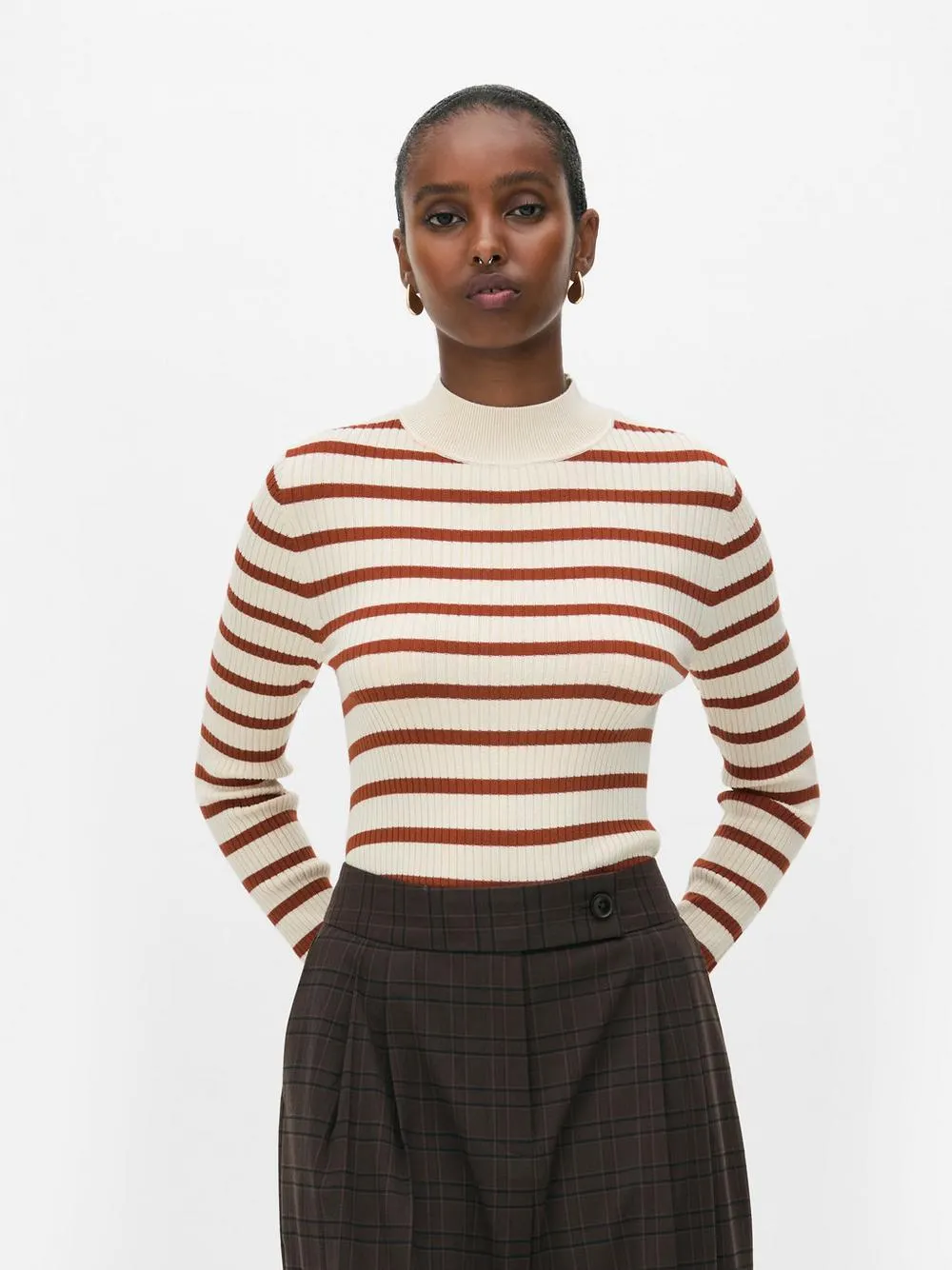 Gerippter Pullover mit Stehkragen