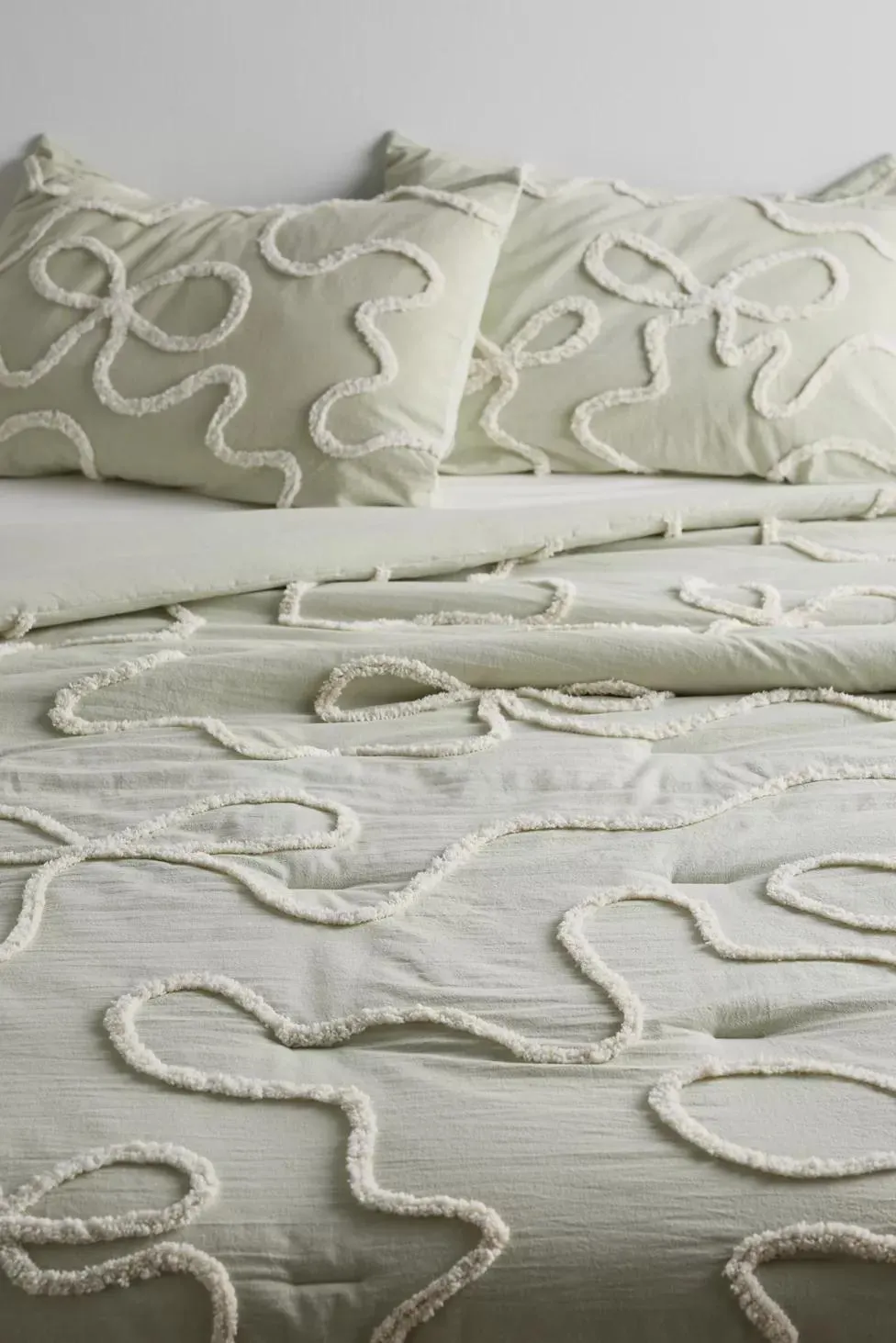 Wild Bows Tufted Cotton Comforter