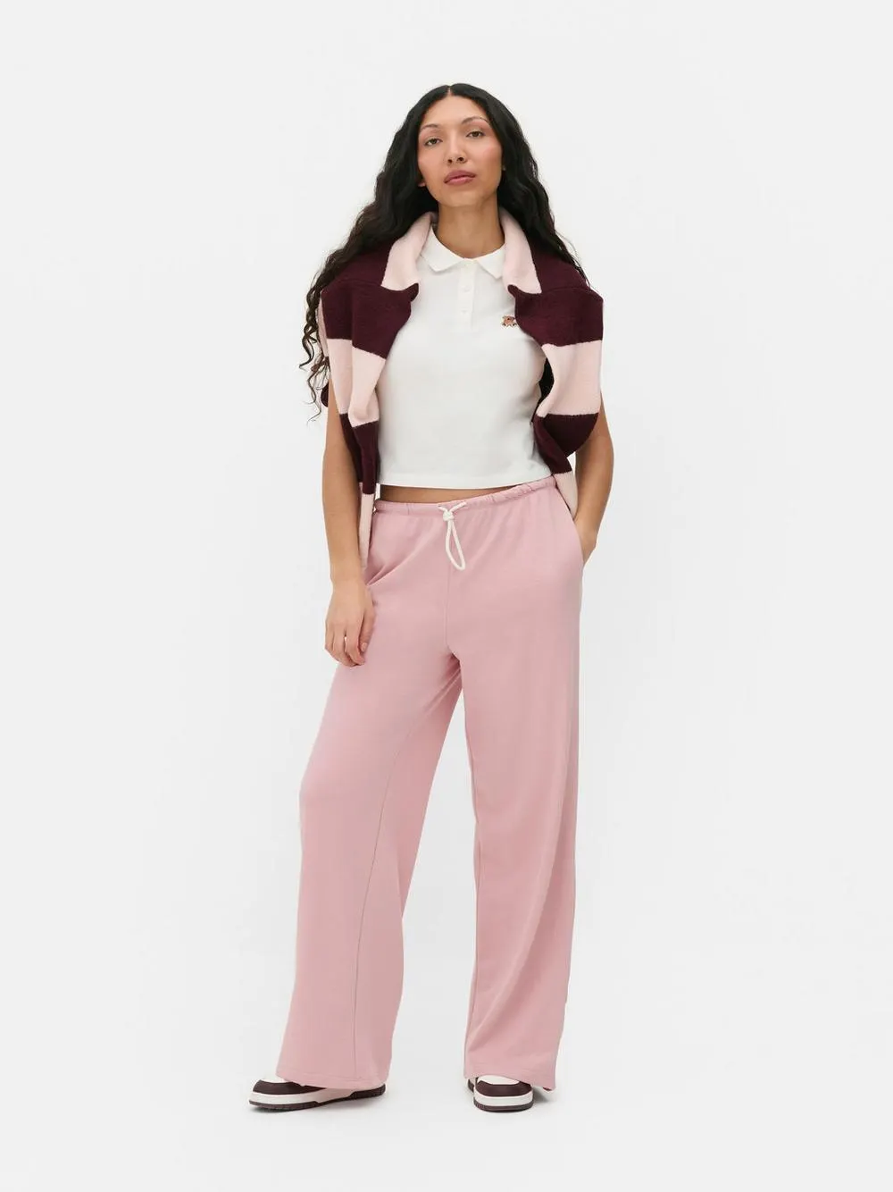 Joggers de pernera ancha con cordón de ajuste