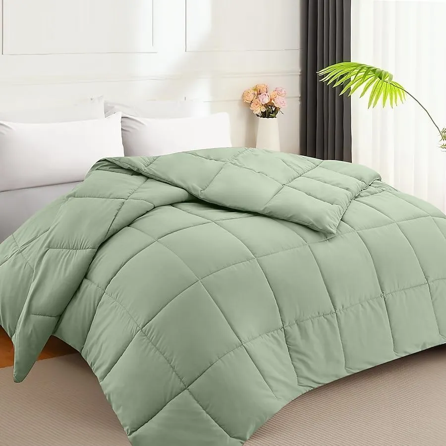 VOUA 165gsm All-season Sage Green Solid Reversible Queen Comforter Microfiber with ( Down Alternative Fill )