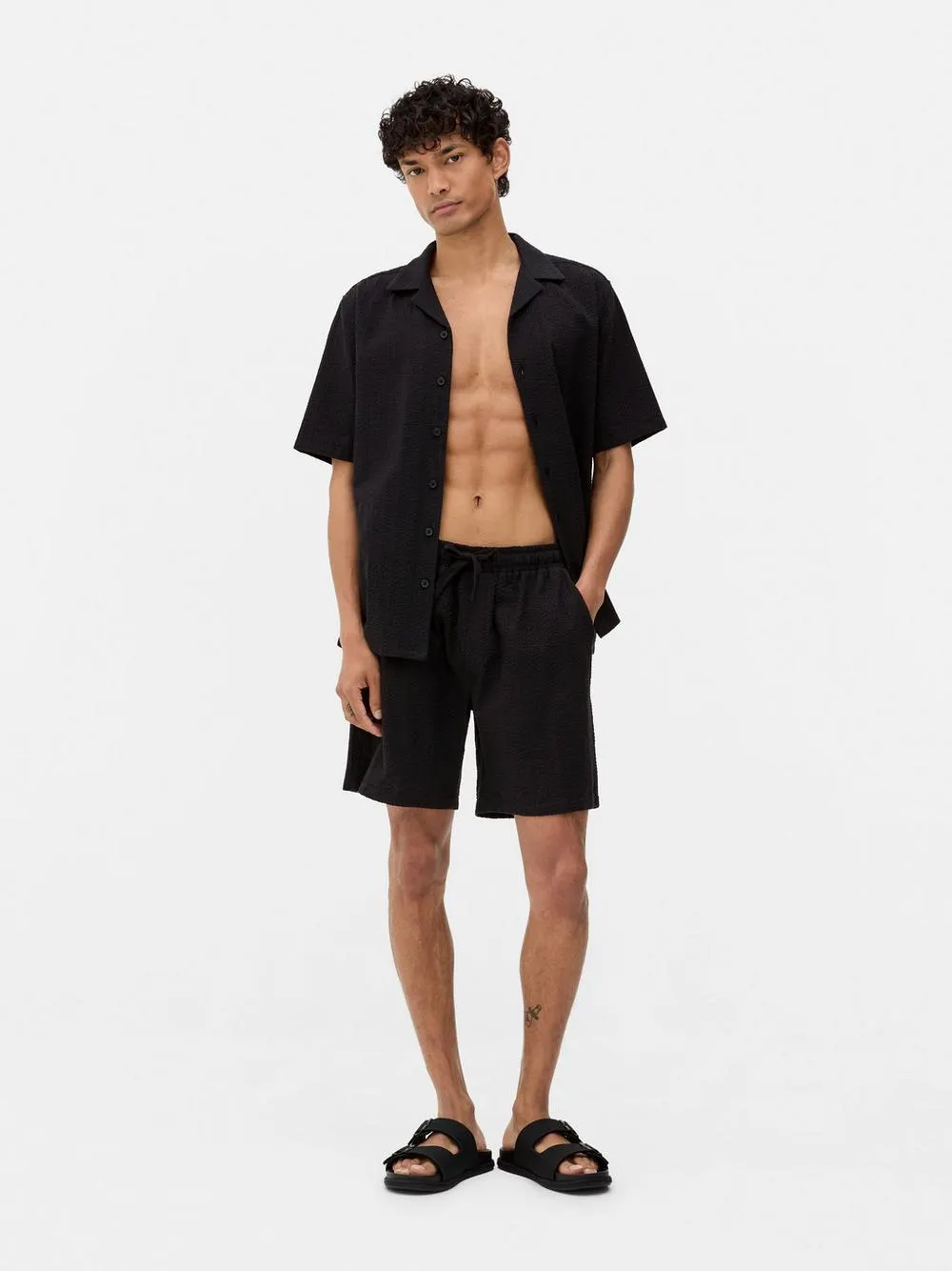 Pantalones cortos texturizados de sirsaca a juego