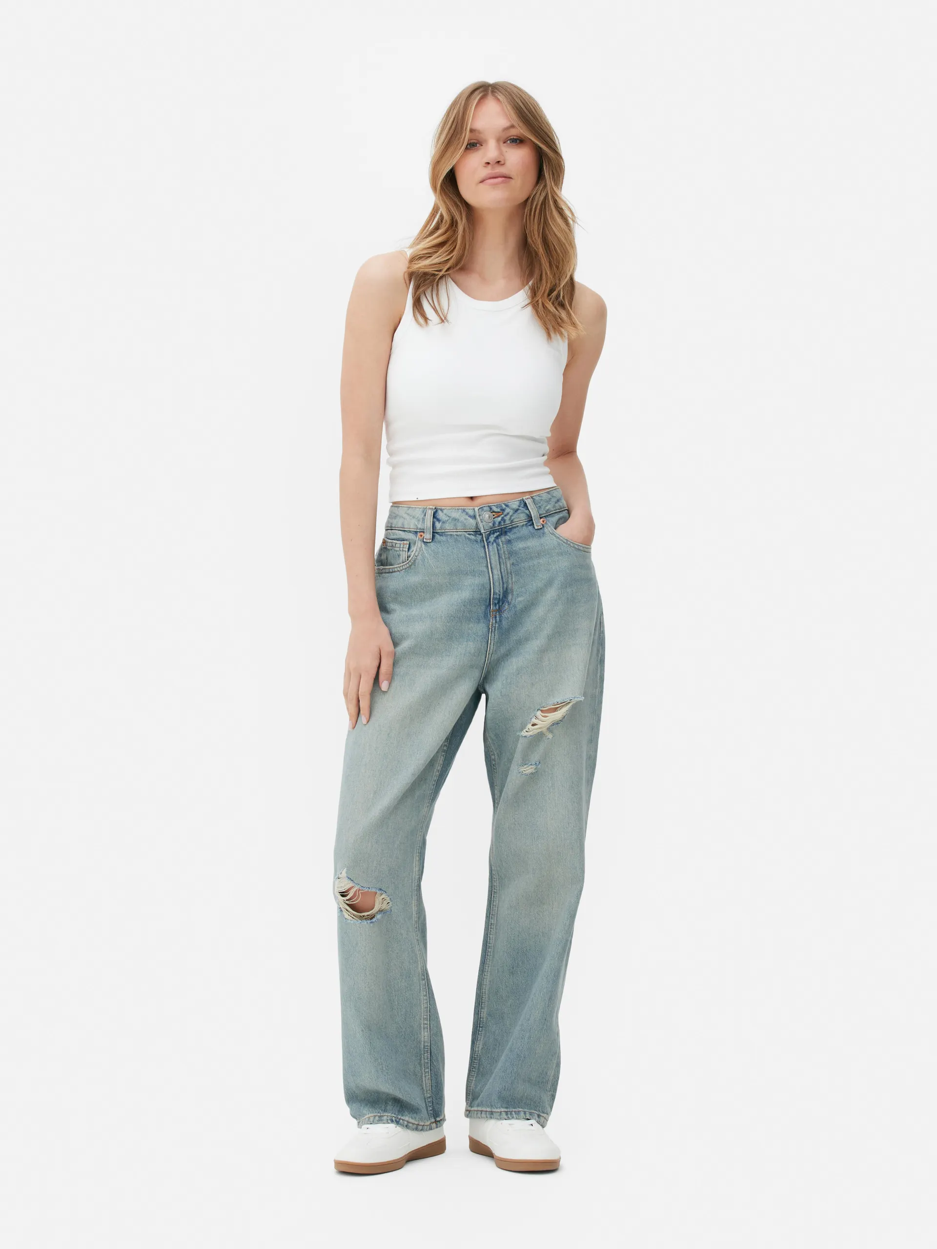 Jean droit déchiré