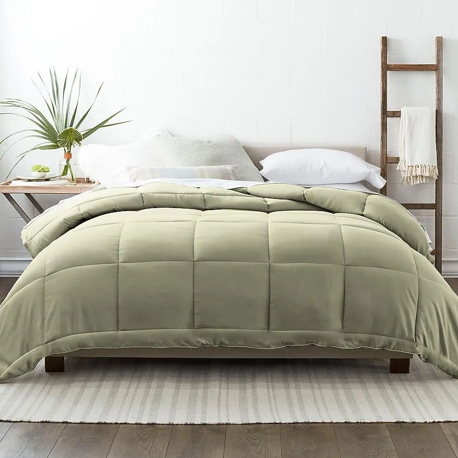 Ienjoy Home Home Sage Solid King/California king Comforter with ( Down Alternative Fill )