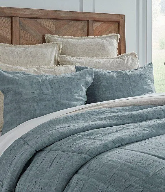 Simplicity Collection Lucas Chenille Textured Comforter