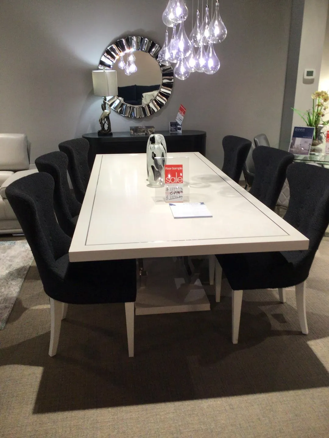 Bernhardt Extendable Table and 6 chairs