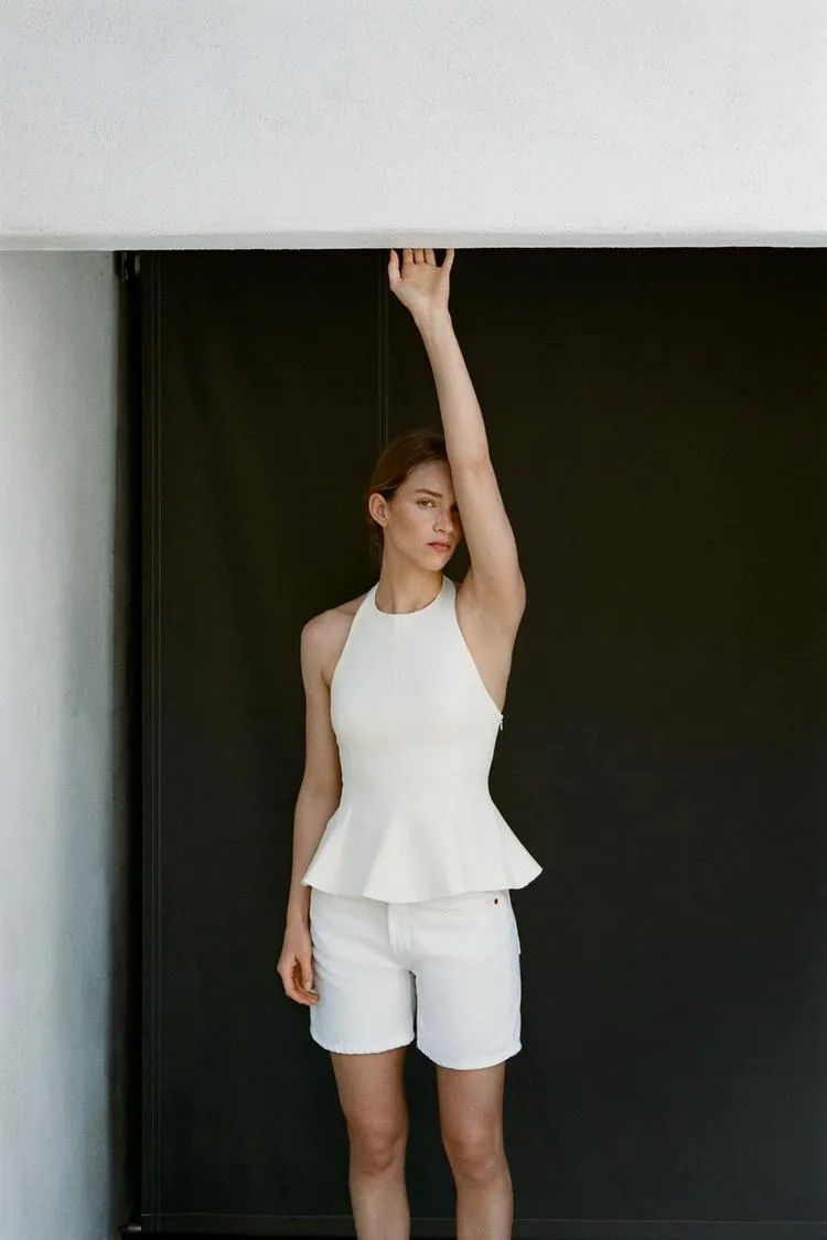 TOP ELASTICIZZATO CON BASCHINA