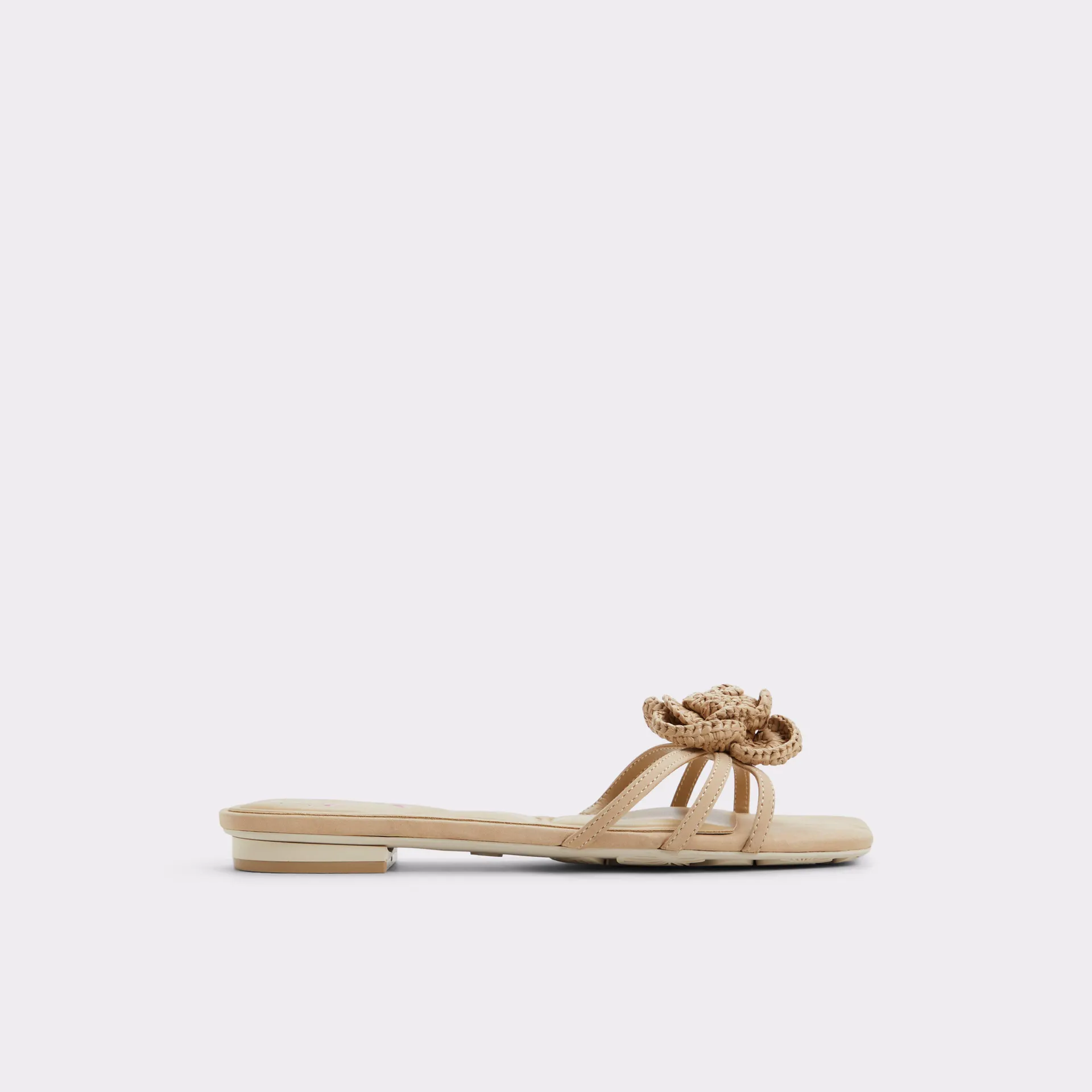 Strappy flat sandal