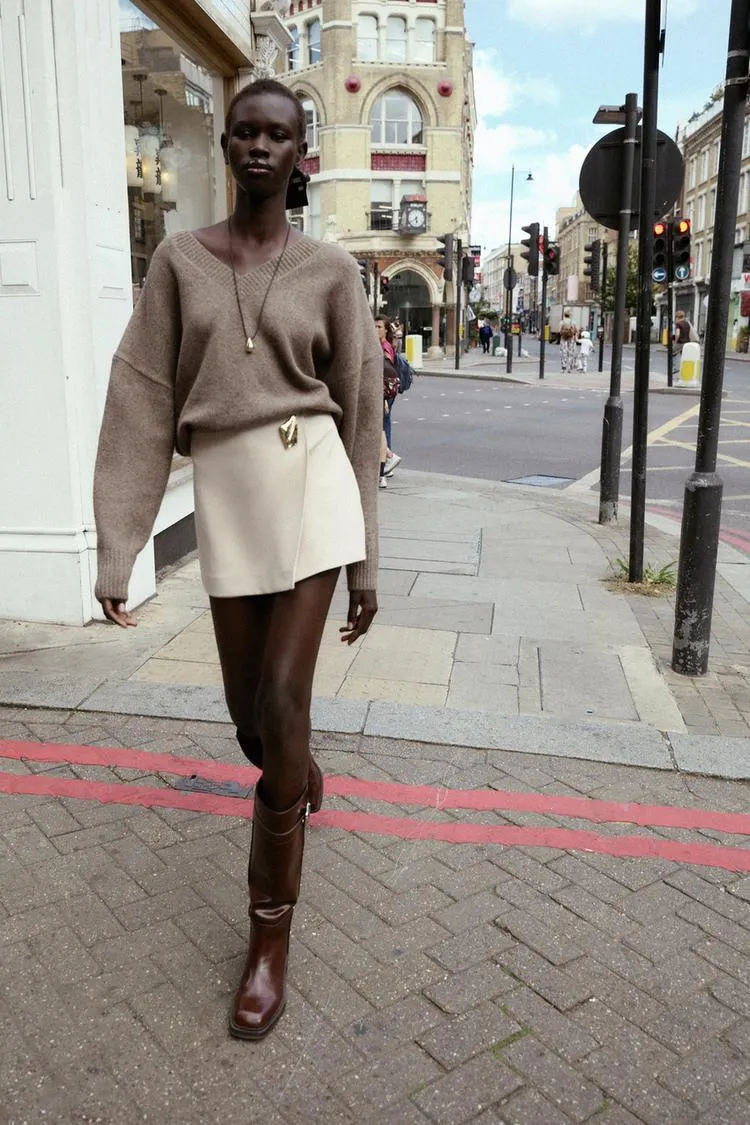ASYMMETRICAL CULOTTE SKIRT WITH APPLIQUE