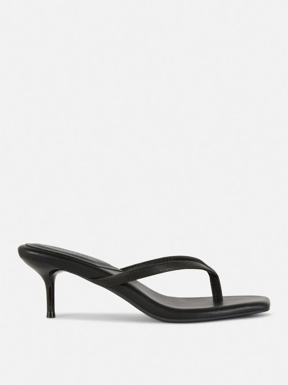 Mules mit Kitten-Heel und Zehensteg