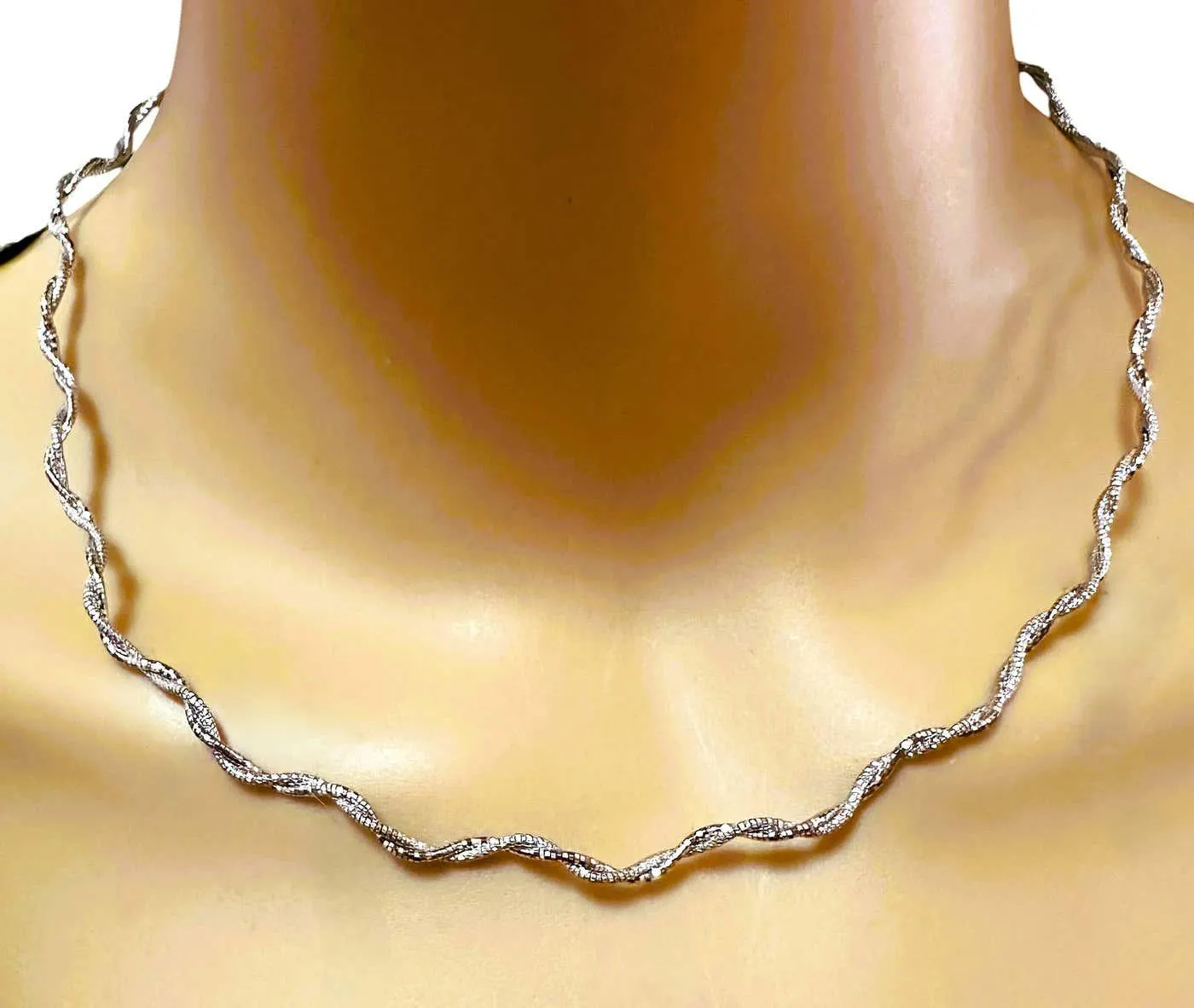 18K White Gold Diamond Cut Shimmering Wavy Chain 17.5" - Maker's Mark