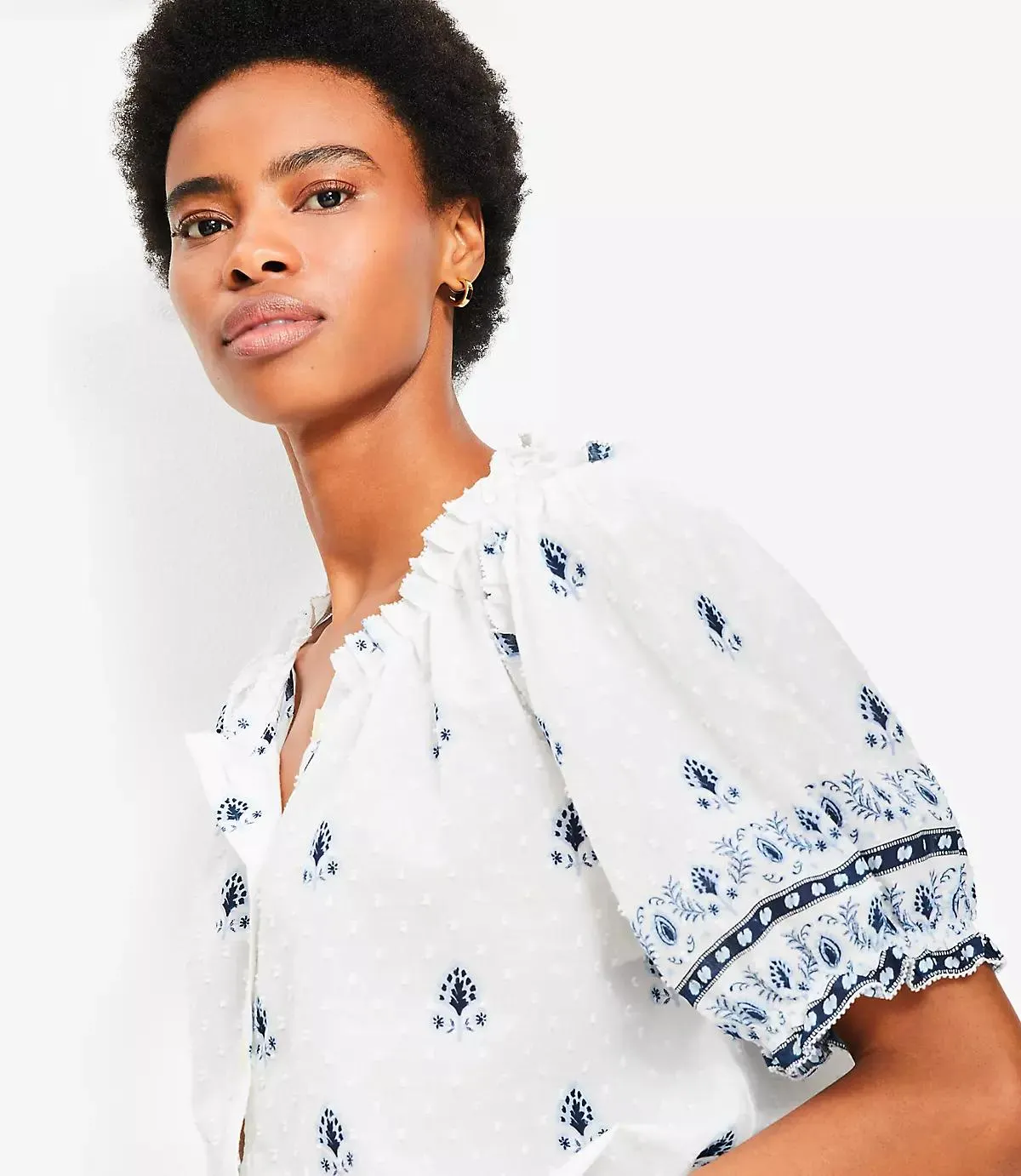 Border Floral Clip Pleated Blouse