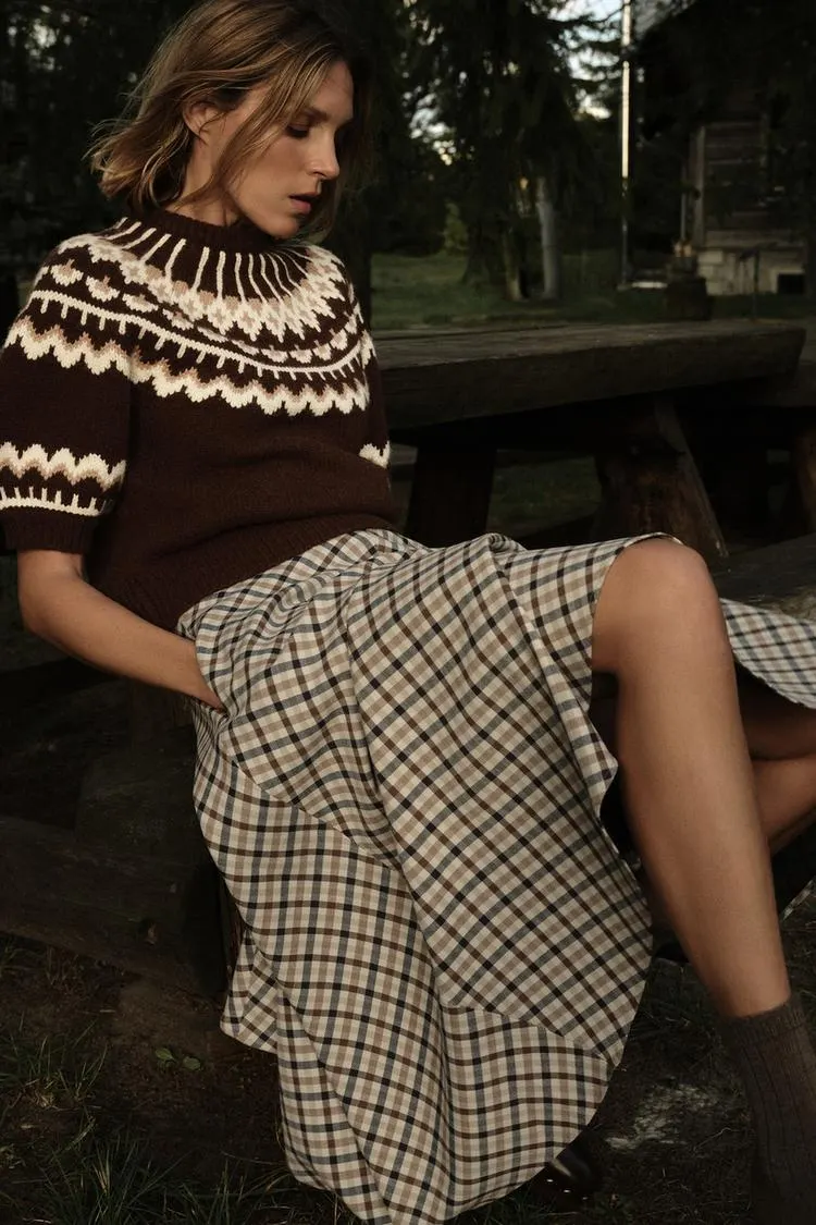 SHORT SLEEVE JACQUARD KNIT SWEATER