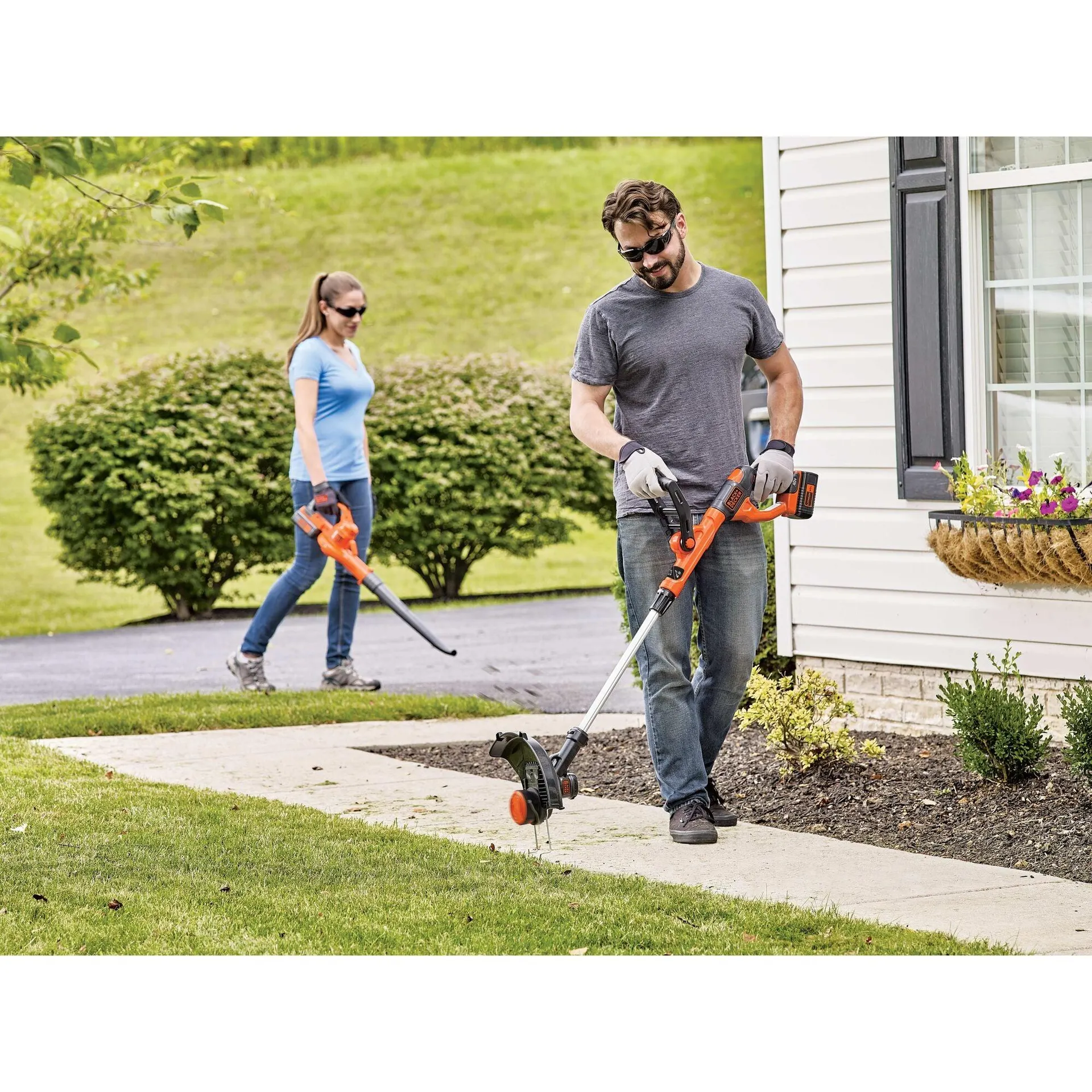 40V MAX* Cordless Sweeper & String Trimmer Combo Kit