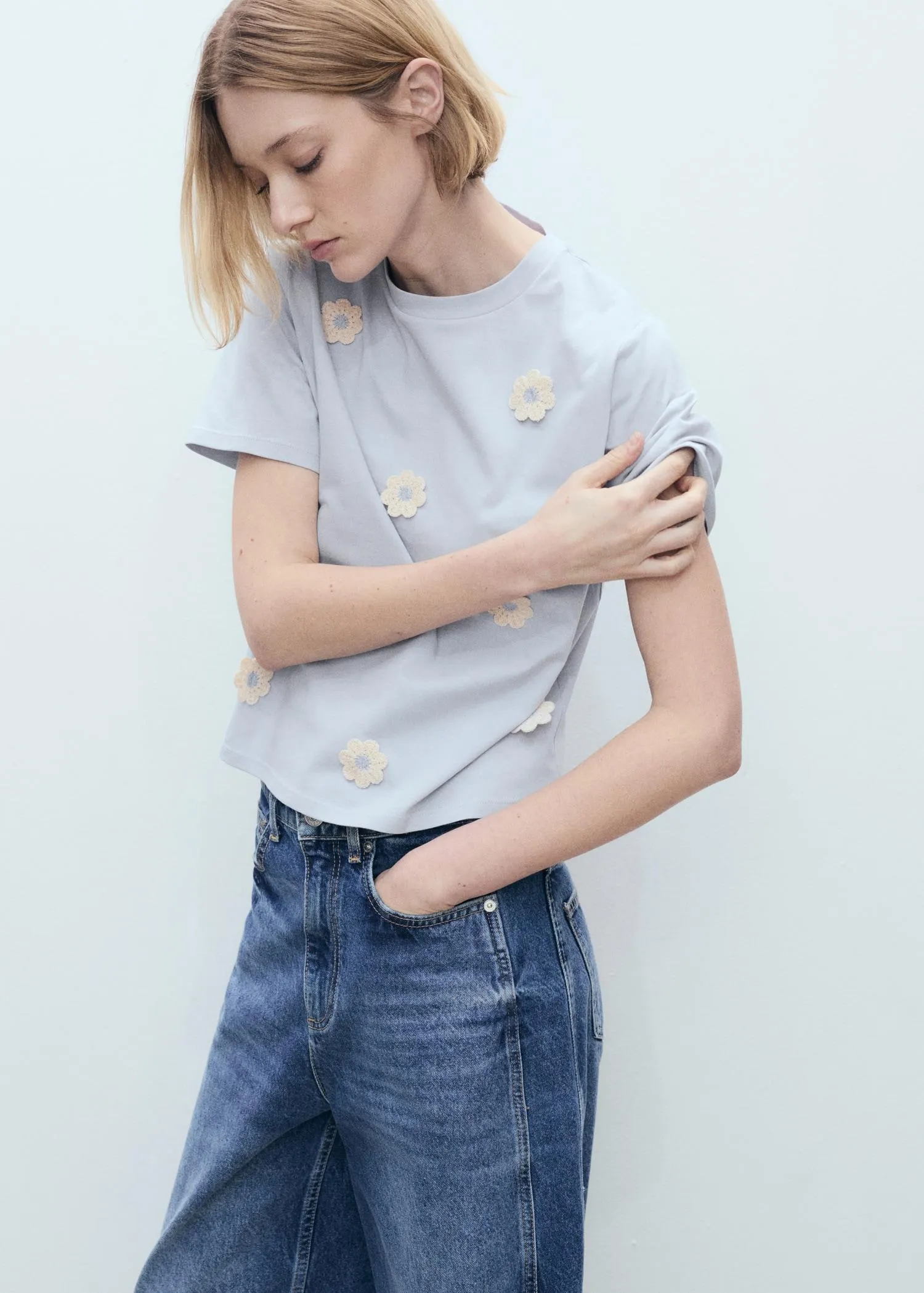 Cotton t-shirt with flower detail