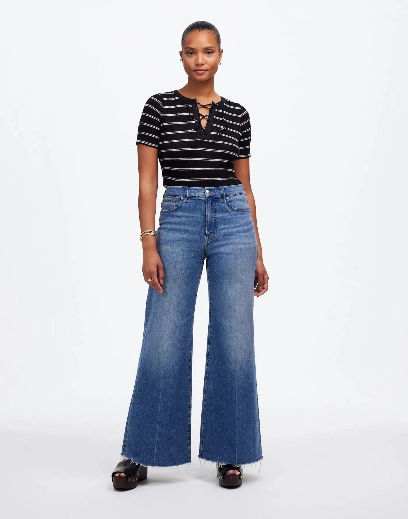 Curvy Flared Wide-Leg Crop Jeans in Oneida Wash