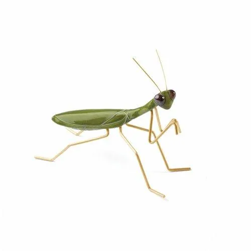 Praying Mantis Sculpture by Mambo Unlimited Ideas