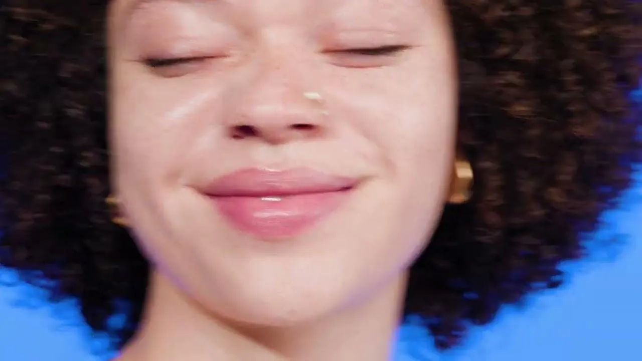 Buttermelt Glow Boosting Highlighter Stix