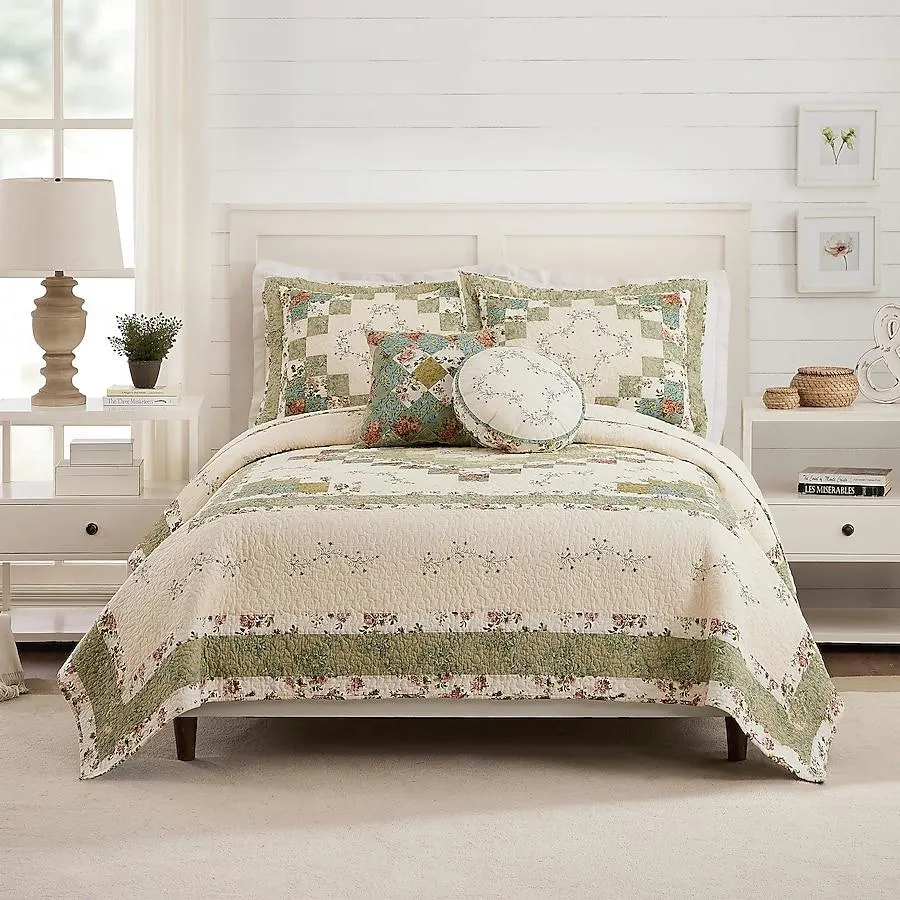 Modern Heirloom Olivia Quilt Set 3 -Piece Green Full/Queen Quilt Set