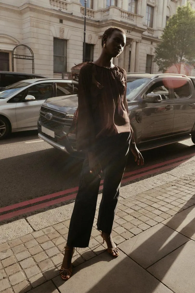 FLOWY RUFFLED BLOUSE