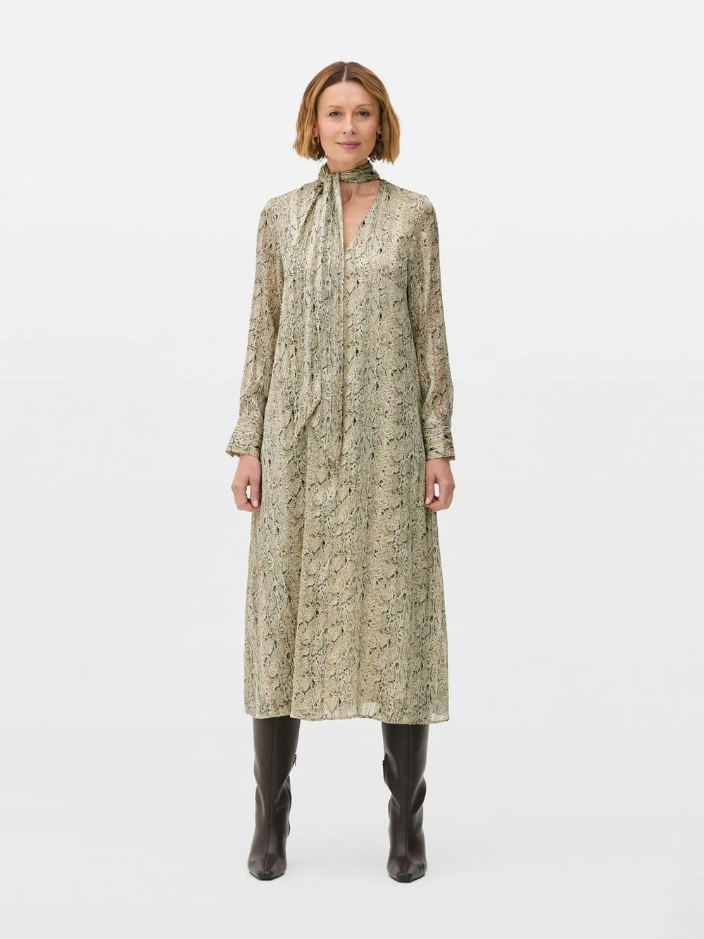 Vestido midi estampado de manga larga