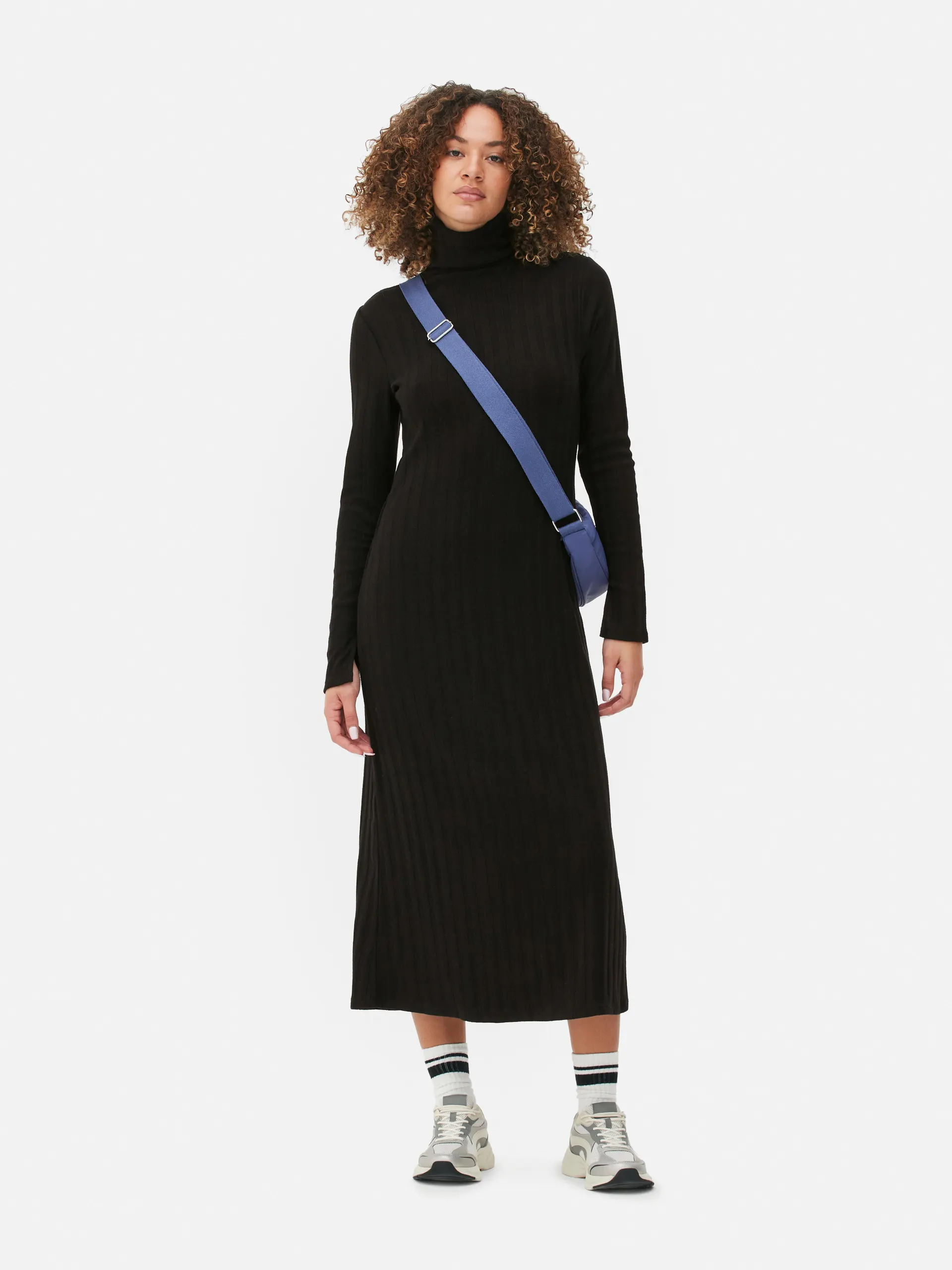 Geribde midi-jurk met hoge hals