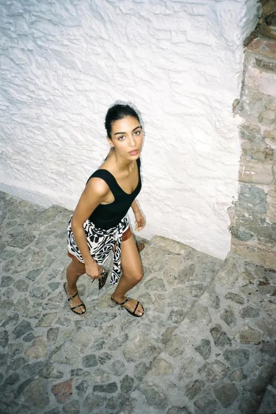 FLAT LEATHER SANDALS