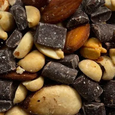 Roasted Nuts and Peanuts w/ Semisweet Chocolate Chunks (Packaged)