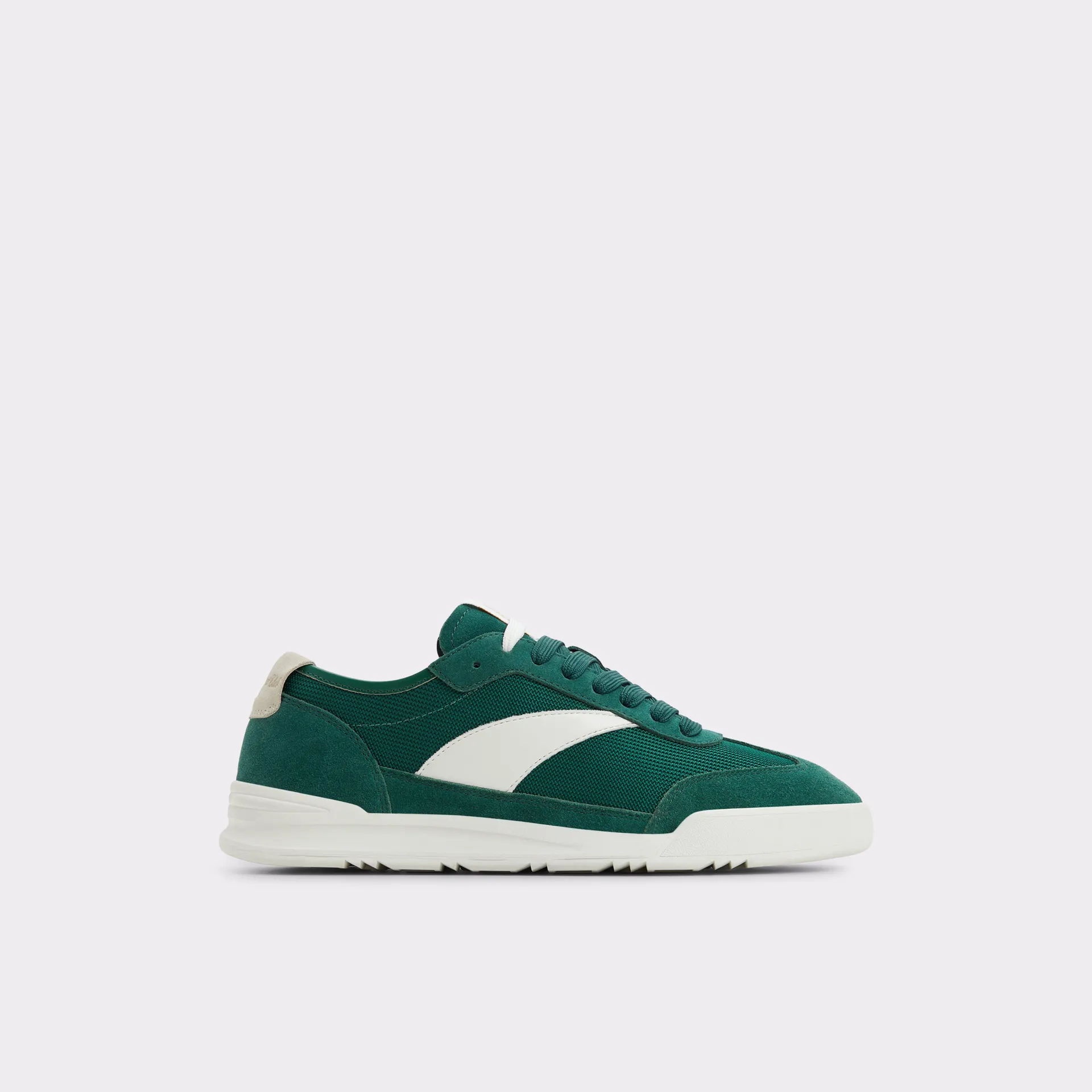 Low top sneaker