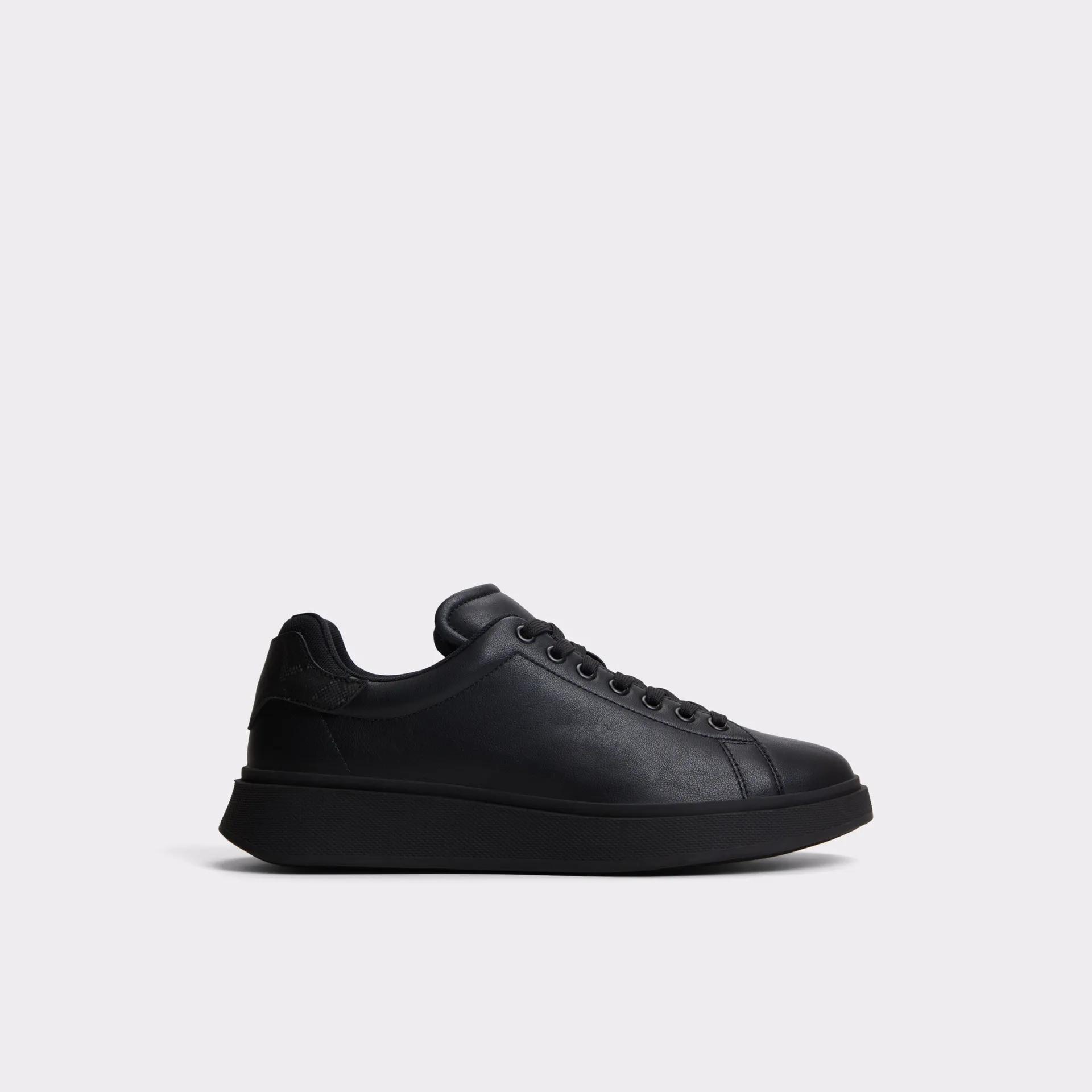 Low top sneaker