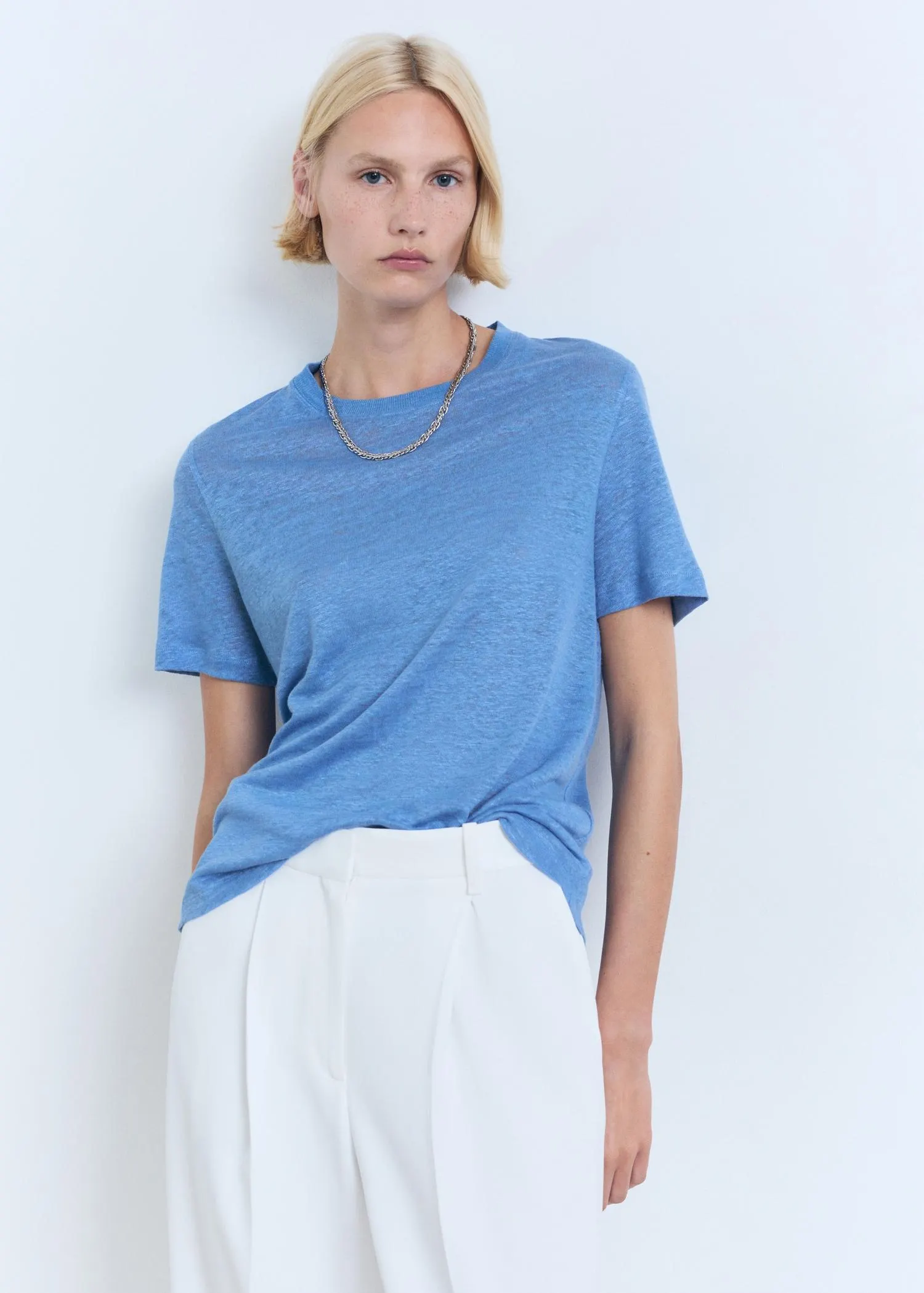 Short-sleeved linen t-shirt