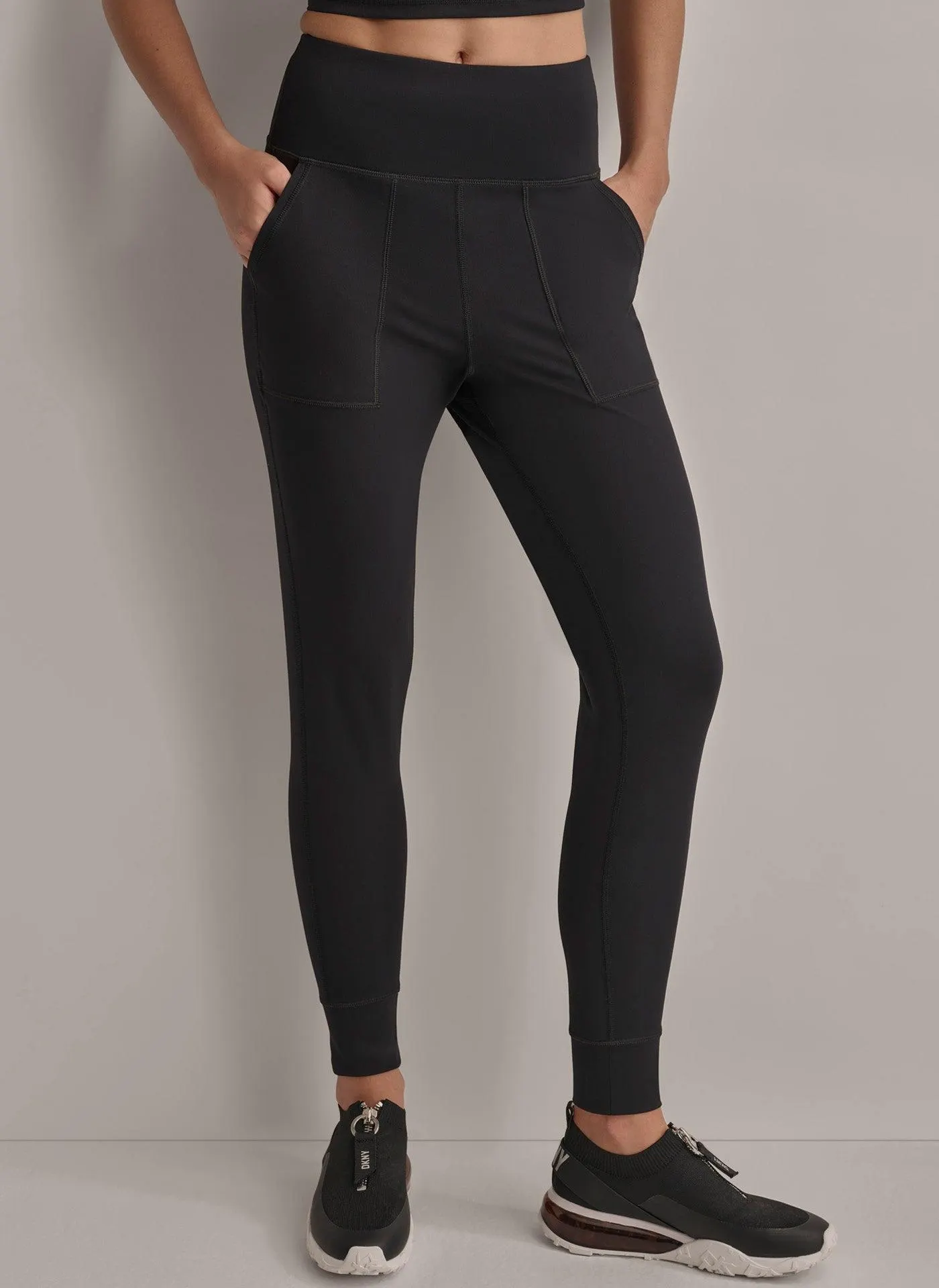 FULL NEEDLE HALF ZIP FRONT TOP