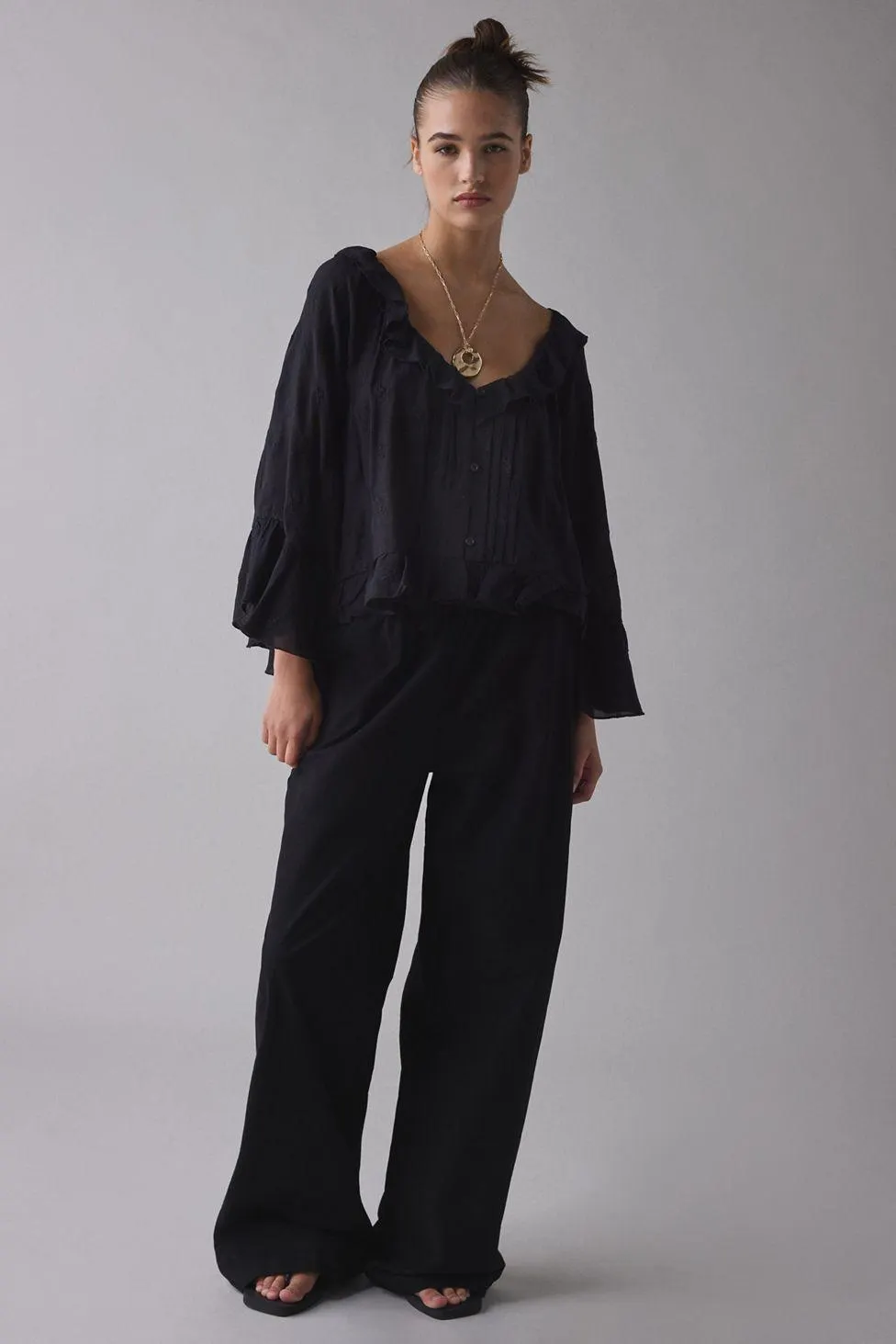 Kimchi Blue Joni Embroidered 3/4 Sleeve Ruffle Blouse