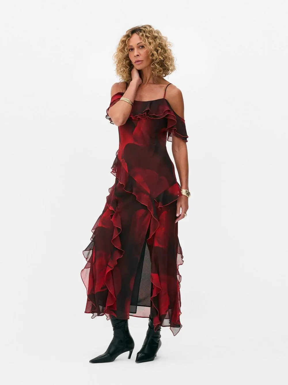 Šifonové midišaty s odhalenými rameny a vzorem růží Rita Ora