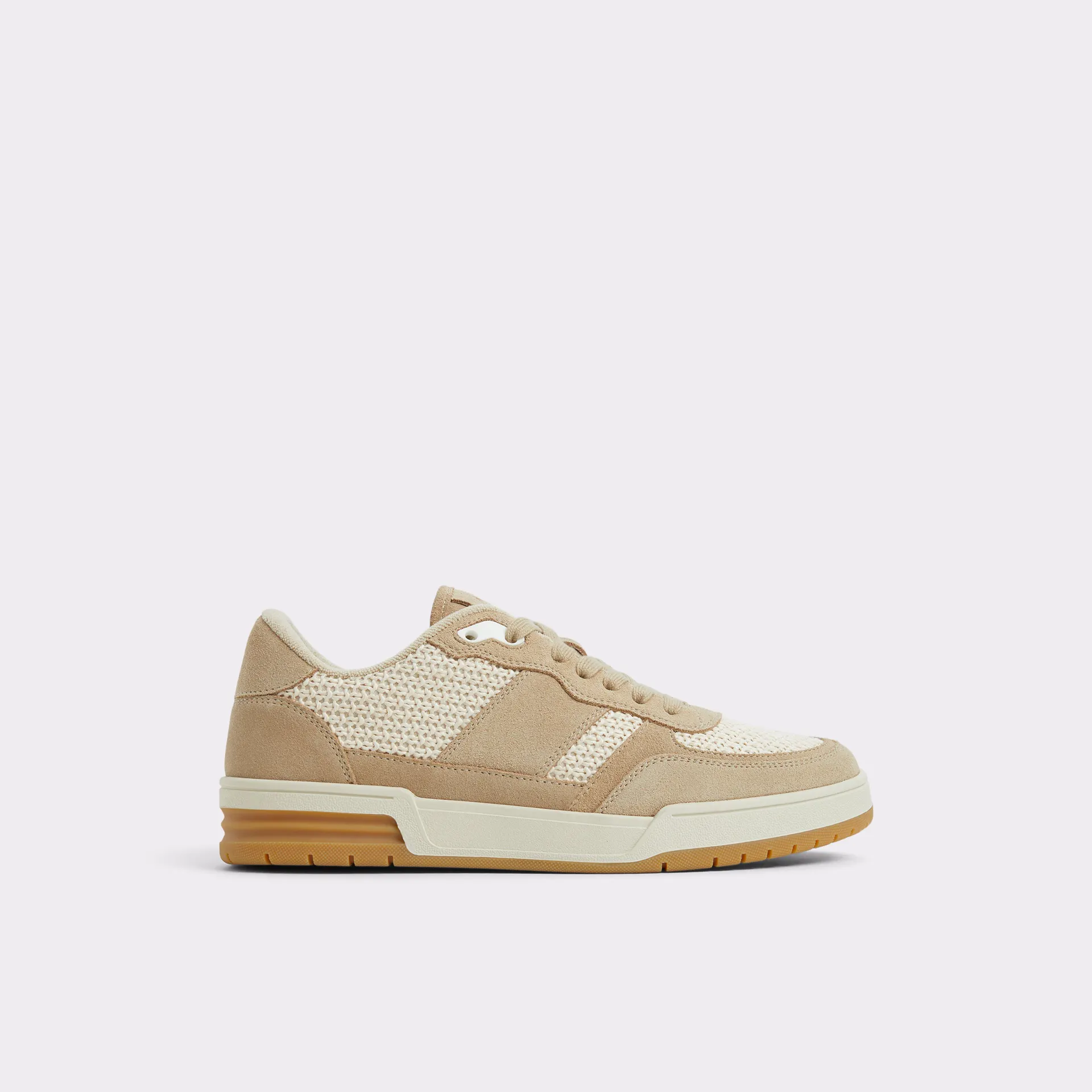 Low top sneaker