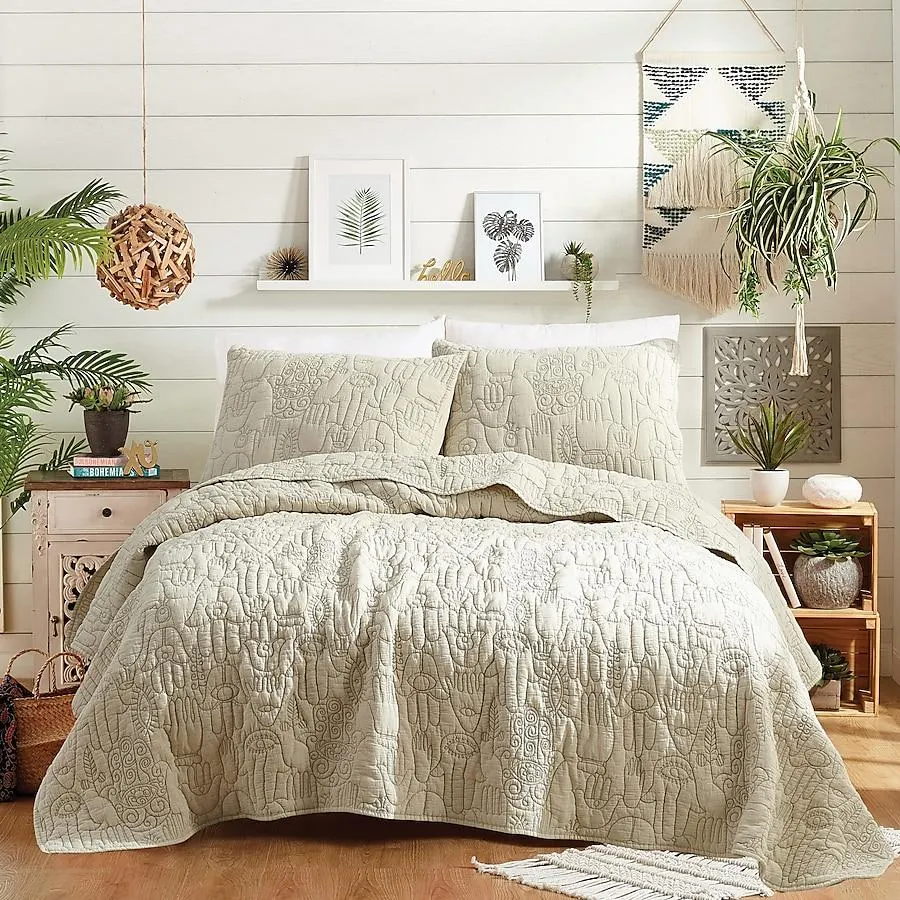 Jungalow Hamsa (Natural) 3 -Piece Off-white Full/Queen Quilt Set