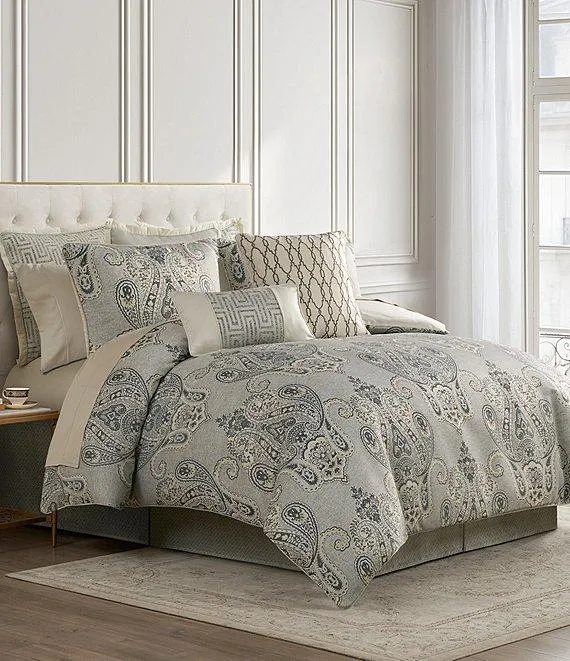 Brosna Oversized Detailed Woven Damask Medallion Comforter Set