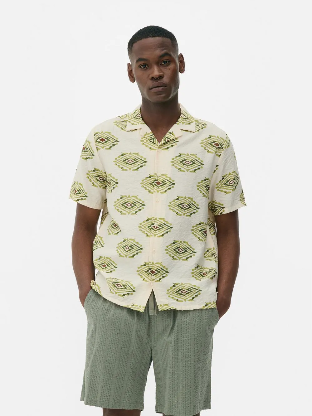 Camisa de manga corta con motivos geométricos