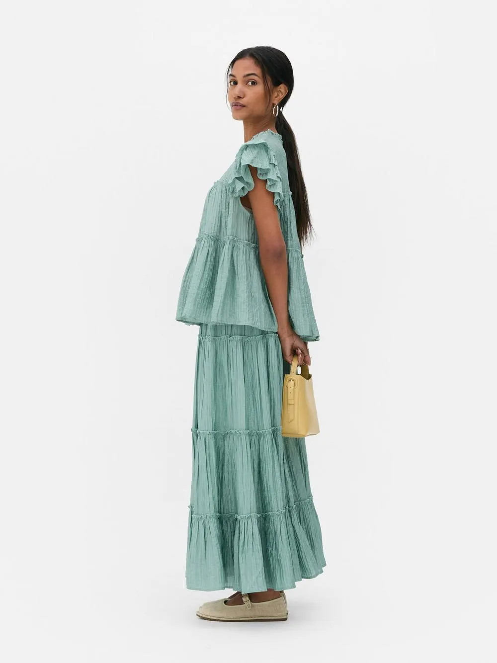 Kurzärmeliges T-Shirt mit Rüschen und Stufen