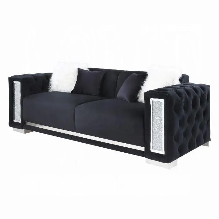 Trislar Sofa W/4 Pillows (Same Lv01397)