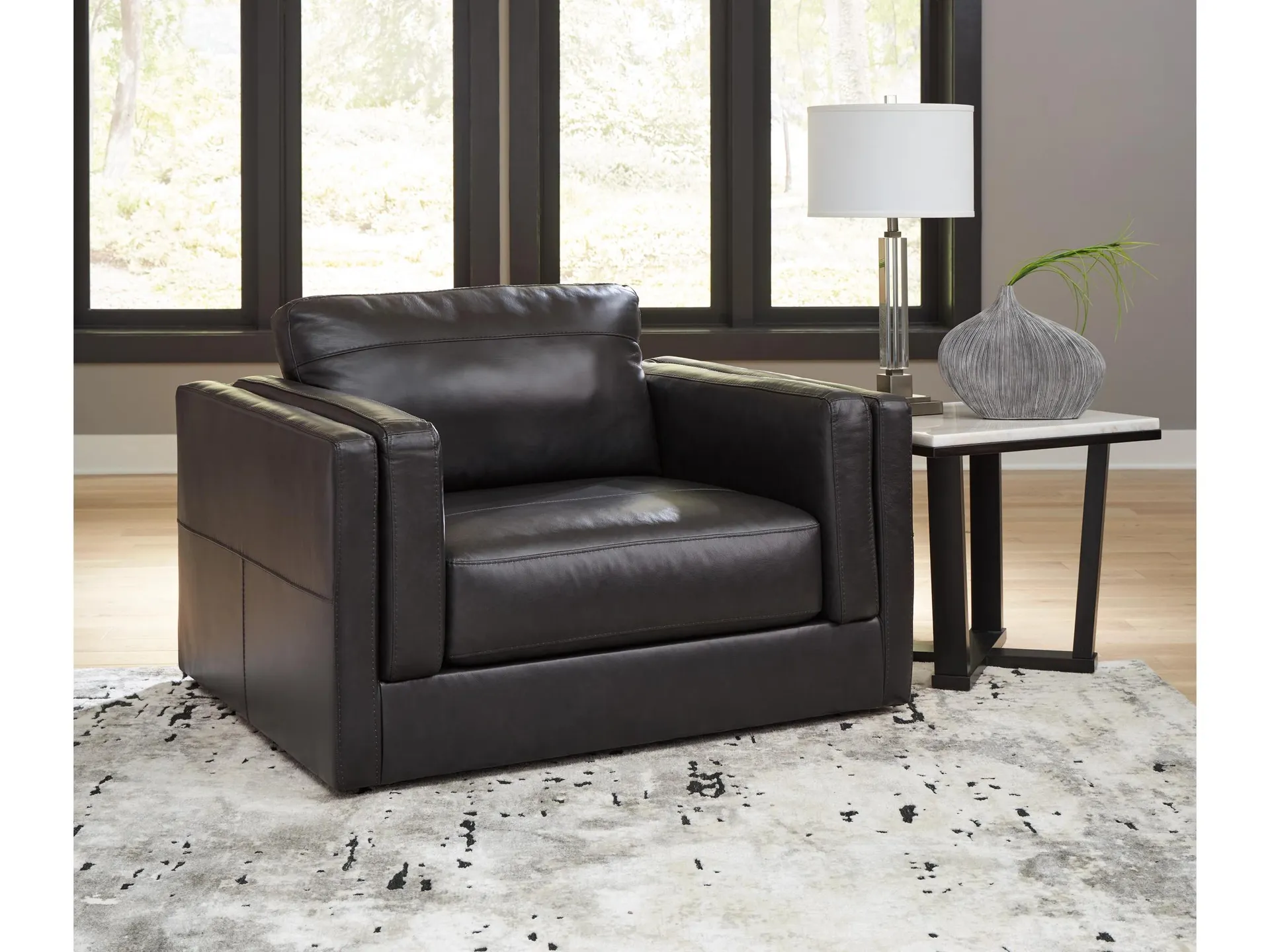 Amiata Oversized Leather Chair
