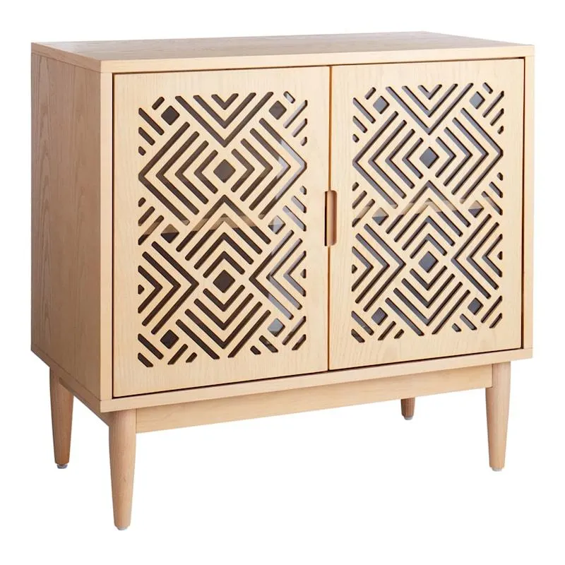 Elaina Cabinet, Natural